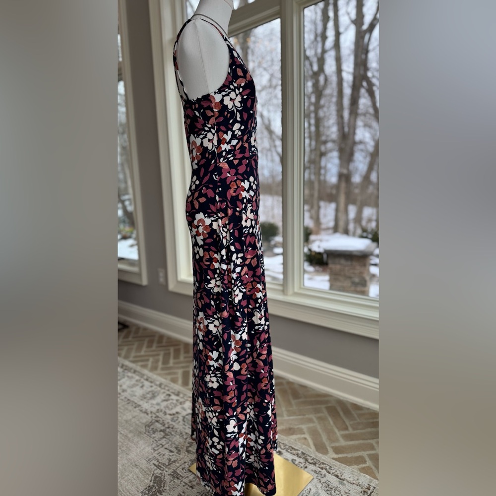 CUTE! Navy floral cotton maxi dress. Hugs in all the right places!! Size S - Picture 3 of 4